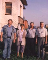 2004 г. Домодедово. На фазенде Комаровых: Владимир и Надежда, Николай Фролов, Владимир Смирнов