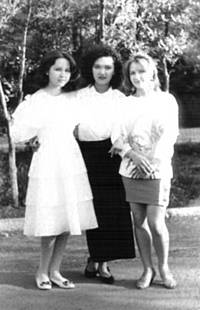 Жангиз-Тобе, Солнечный. Выпускной 1992 год, 9 "А". Эля, Алтынай, Яна.
