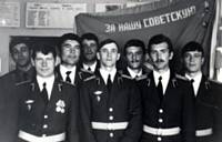 На фоне боевого знамени