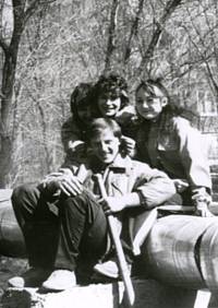Выпуск 1992 года. Ловакова Лена, Анжела Александрук, Русов Коля, Коксегеновой Ардак