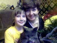 Лариса Плуталова с дочуркой.
