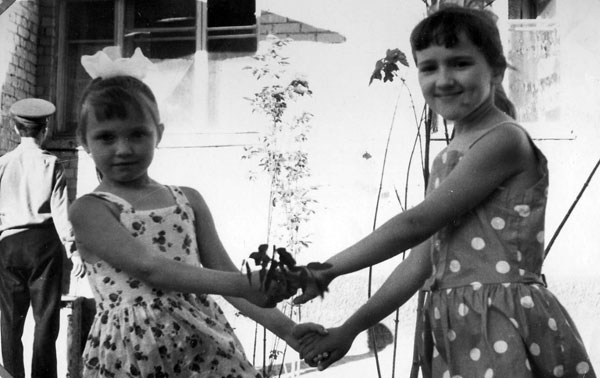 Лето 1969 года. Лариса Секач и Лиля Боровикова.