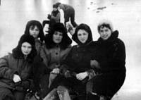 Неразлучная пятерка зимой в сопках, на санках. 1975г.